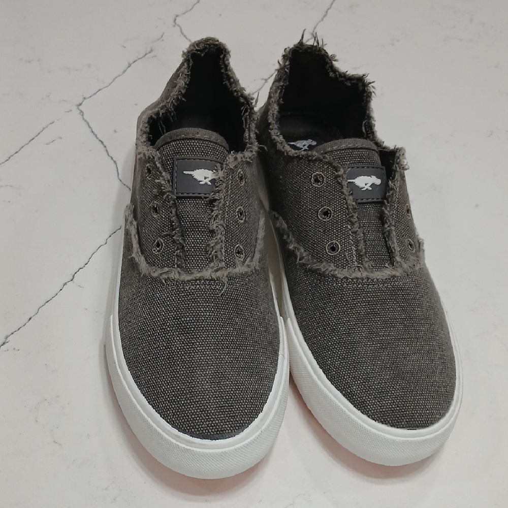 Rocket Dog, Gray Canvas Sneakers with Frayed Edges, Sz 9